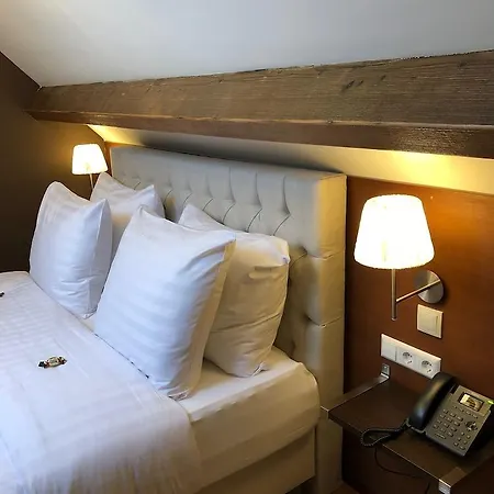 מלון Chasse Boutique 4*